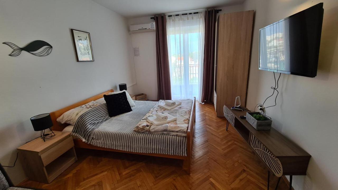 Apartments Solis, 50 M From The Sea - Jakisnica Екстер'єр фото